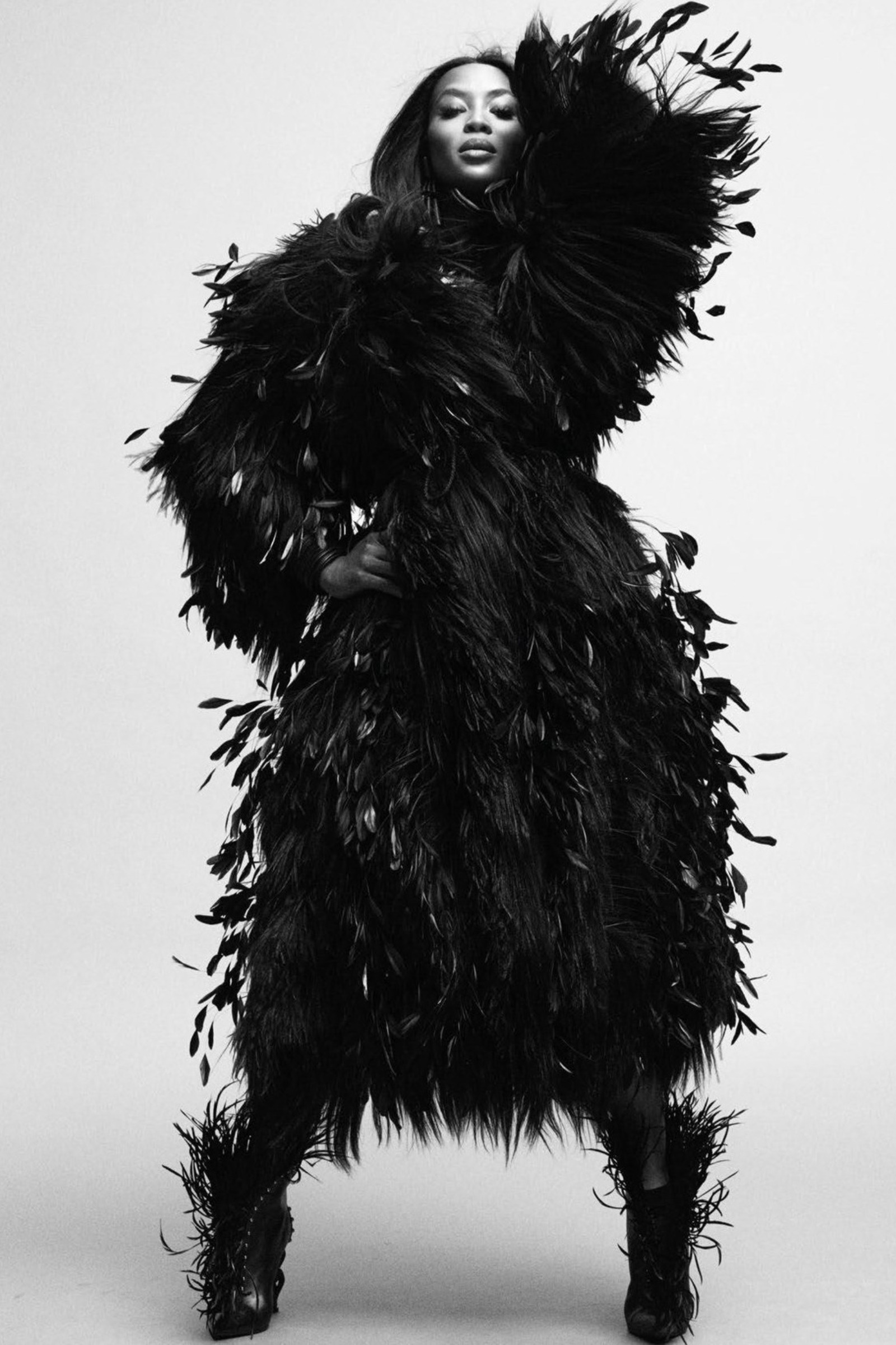 【VIP価格】DOLCE & GABBANA Feather Long Coat Rent DOLCE & GABBANA Feathers & Fur Long Coat in Dubai - Designer 24