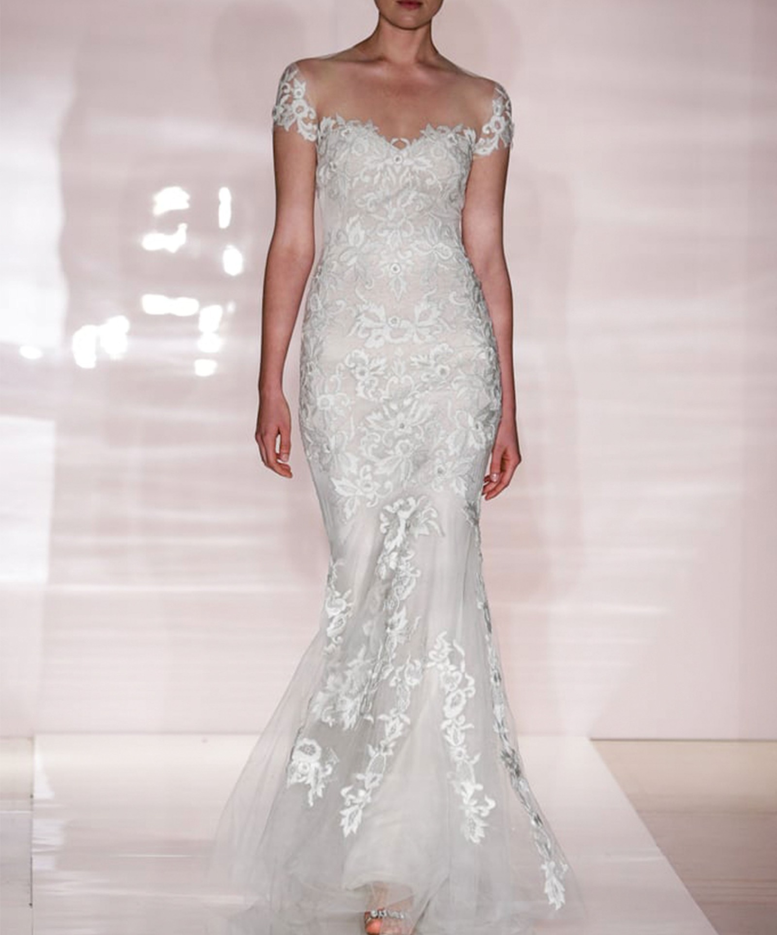 Rent REEM ACRA Lace Mermaid Wedding Dress in Dubai - Designer 24