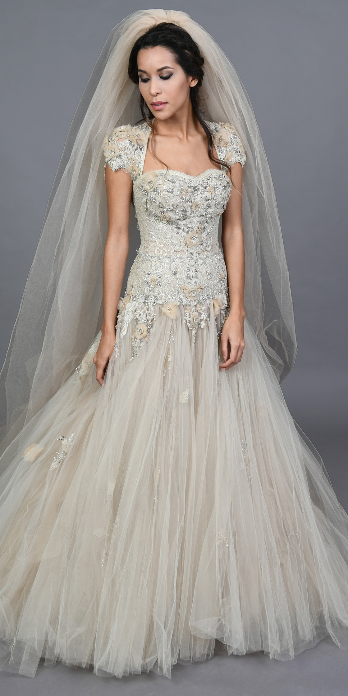 Rent Zuhair Murad Floral Guipure Gown With Veil Accessories